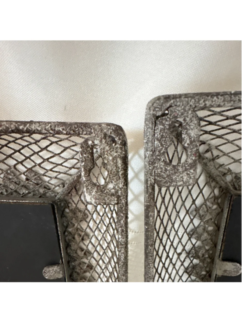 Silver Metal Mesh Hanging Photo Frame Set of 2 4x6 Portrait Wall Mount Clips